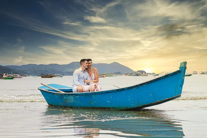 A couple on a Kerala honeymoon
